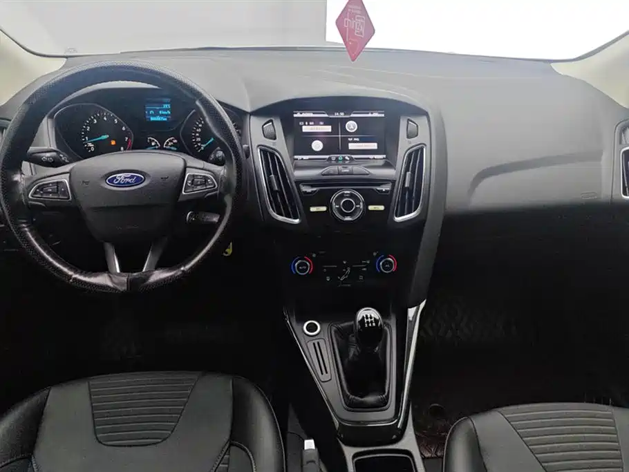 Ford Focus 2017 — фото 12