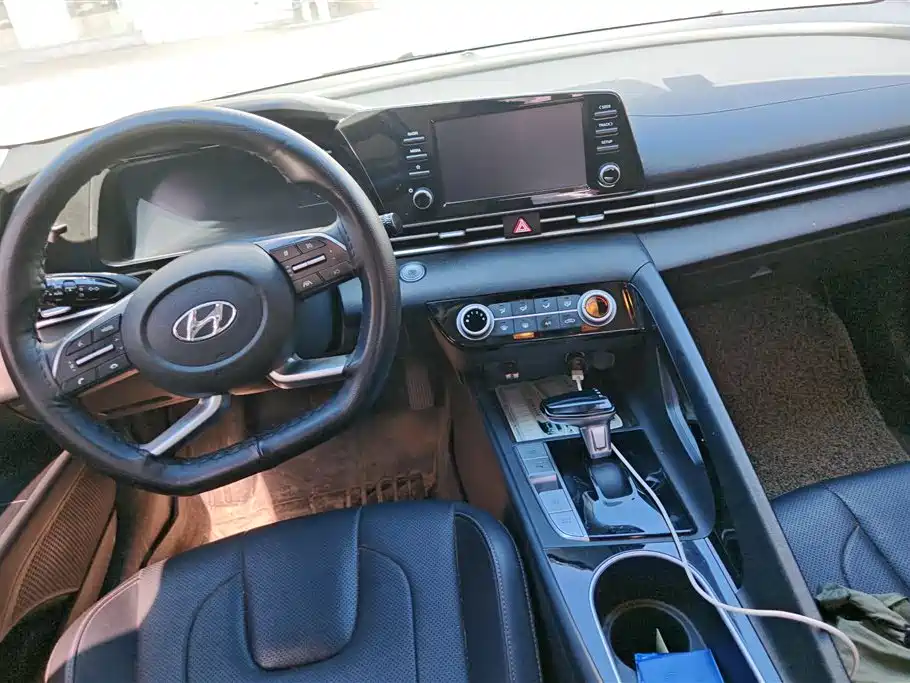 Hyundai Elantra 2022 — фото 12