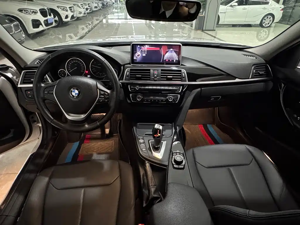 BMW 3 Series 2017 — фото 12
