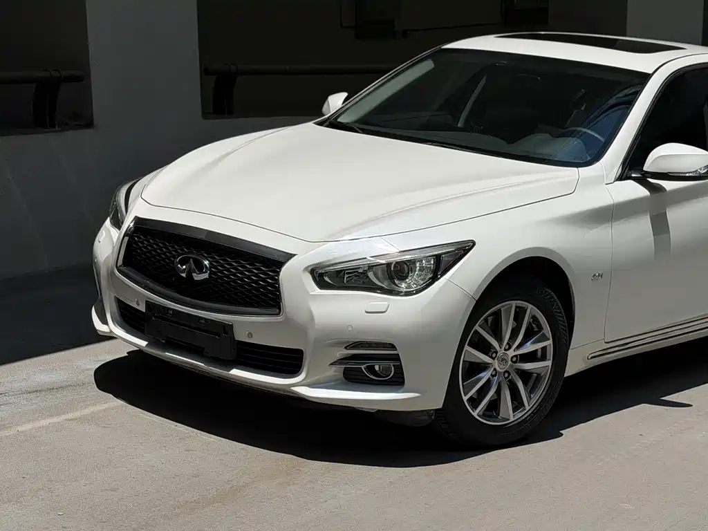 Infiniti Q50L 2015 — фото 3