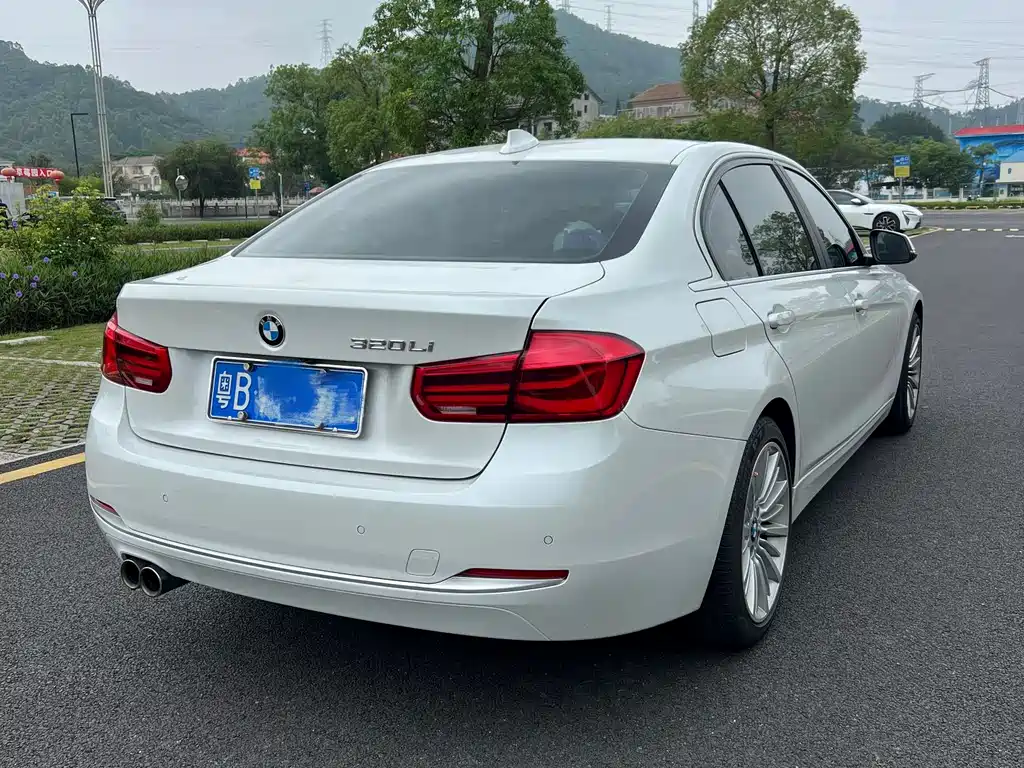 BMW 3 Series 2018 — фото 6