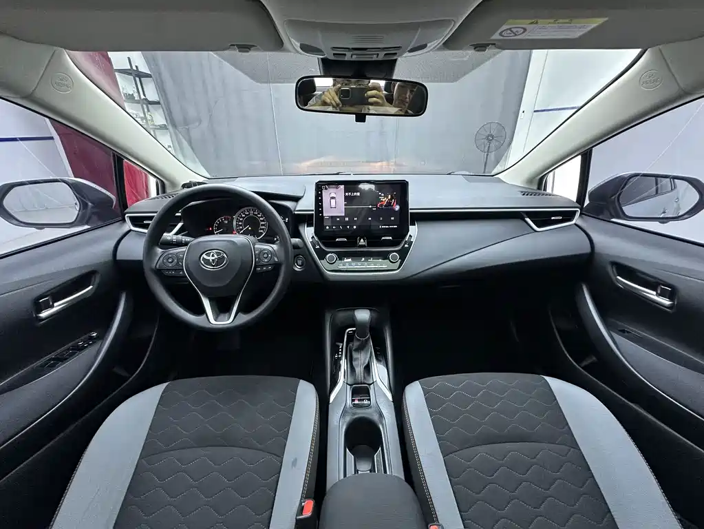 Toyota Corolla 2023 — фото 11