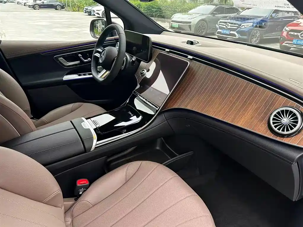 Mercedes-Benz EQE SUV 2025 — фото 13