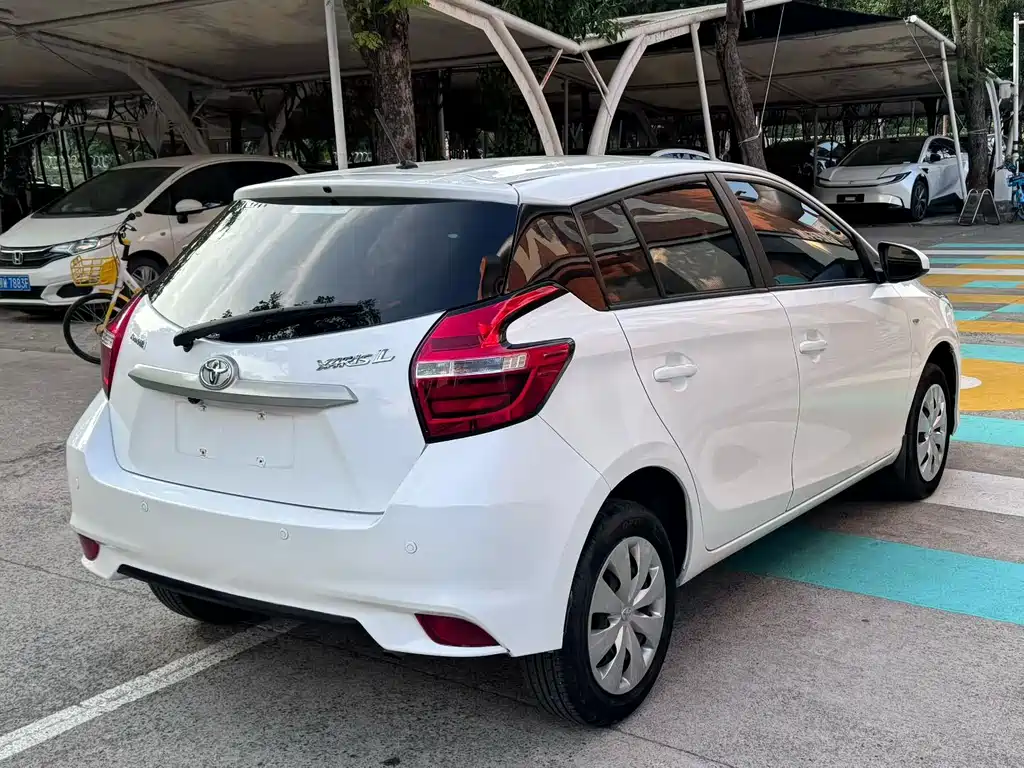 Toyota Yaris L 2020 — фото 7