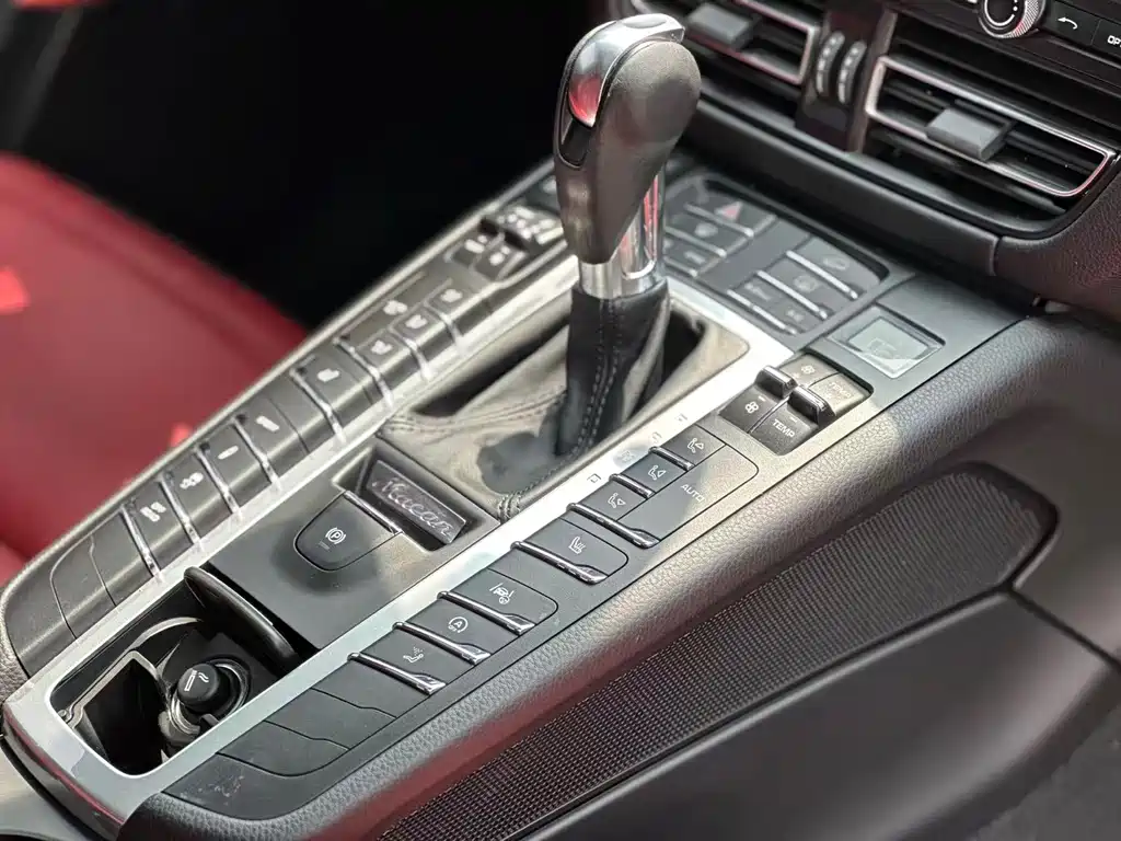 Porsche Macan 2021 — фото 17