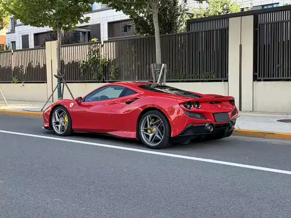 Ferrari F8 2021
