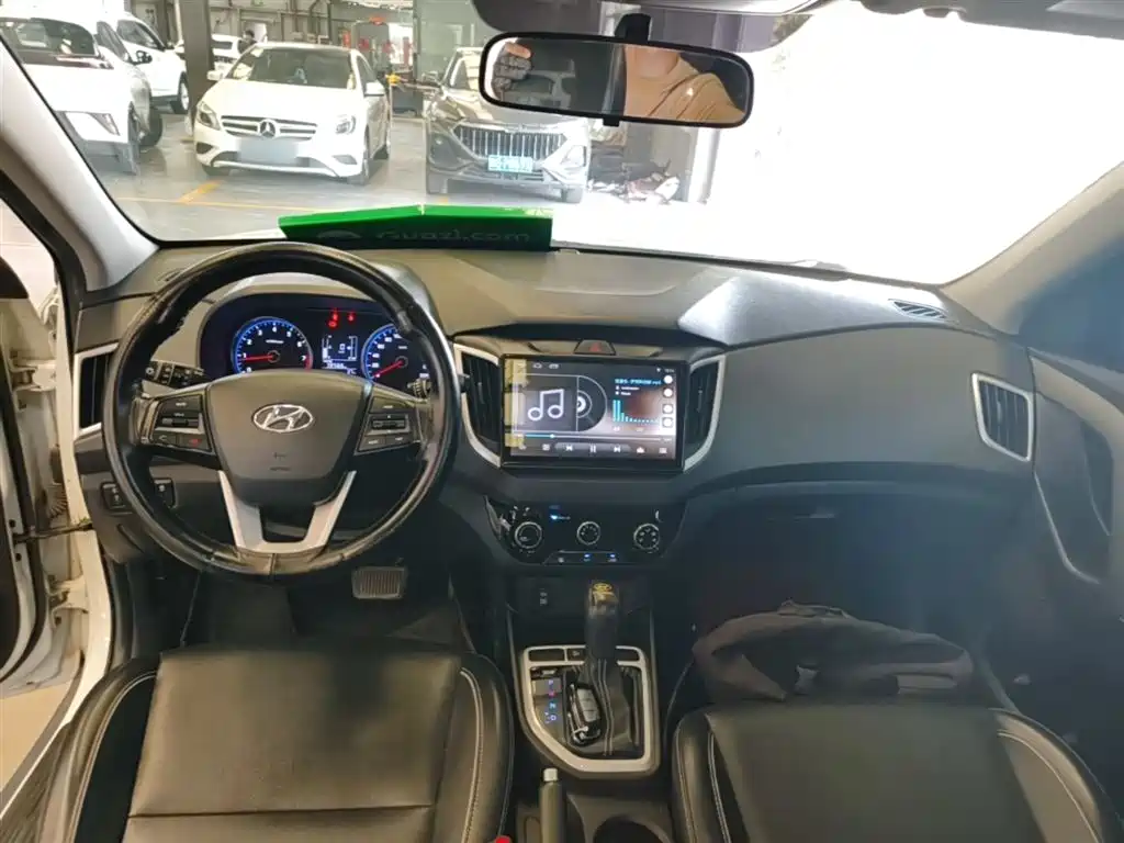 Hyundai ix25 2018 — фото 10