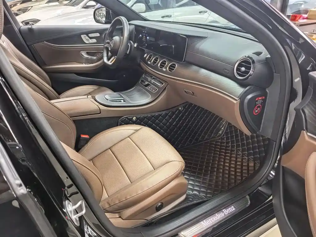 Mercedes-Benz E-Class 2023 — фото 16