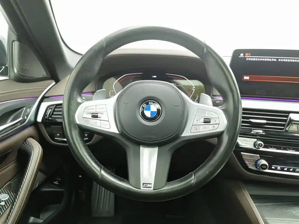 BMW 5 Series 2023 — фото 11