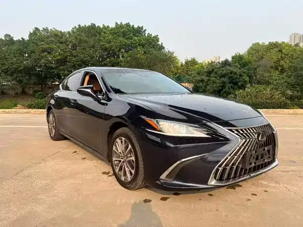 Lexus ES 2023
