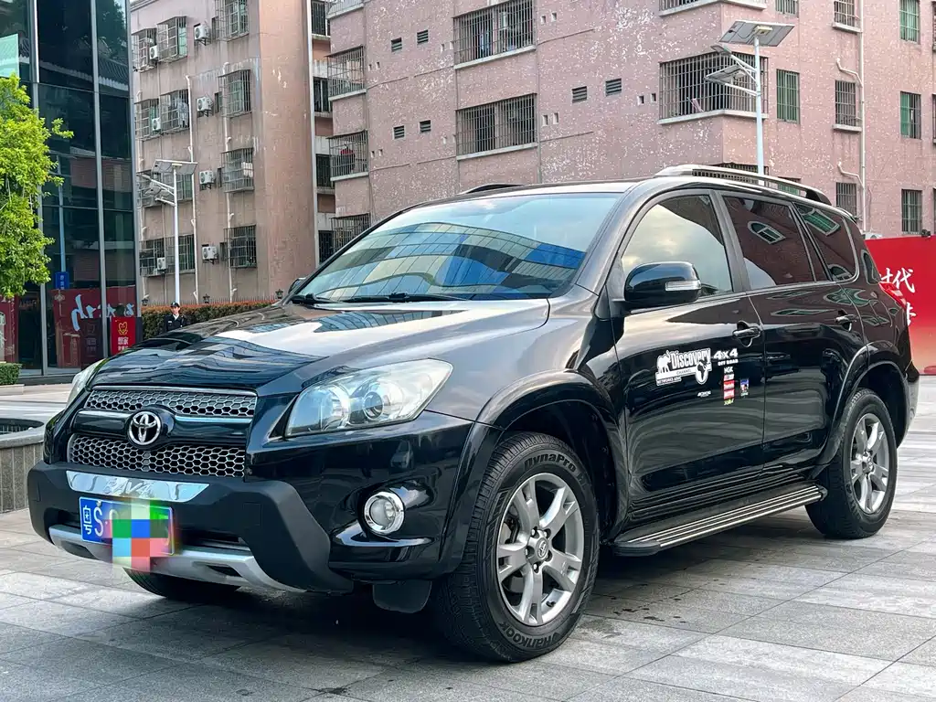 Toyota RAV4 2013 — фото 1
