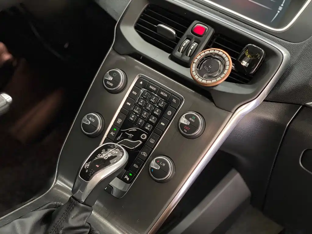 Volvo V40 2016 — фото 10