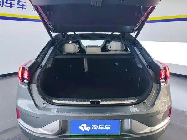 Zeekr 001 2025