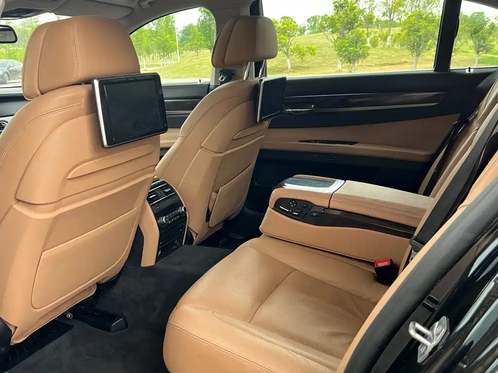 BMW 7 Series 2016 — фото 10