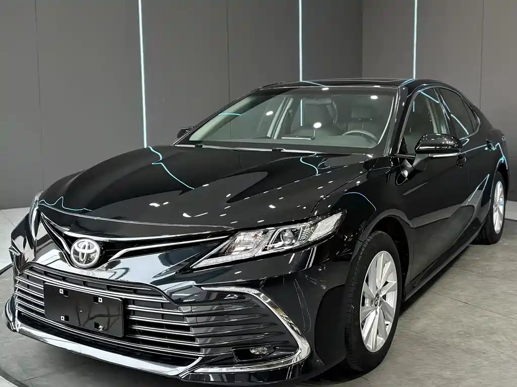 Toyota Camry 2022 — фото 1