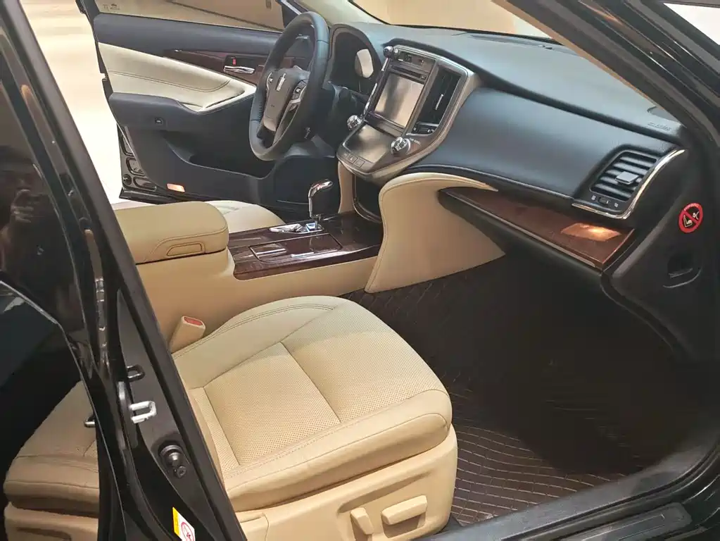 Toyota Crown 2017 — фото 11