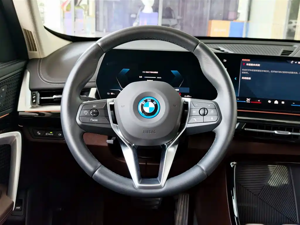 BMW iX1 2025 — фото 16
