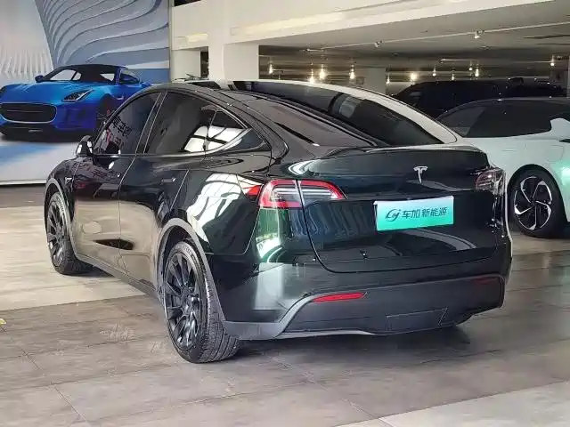 Tesla Model Y 2023 — фото 9