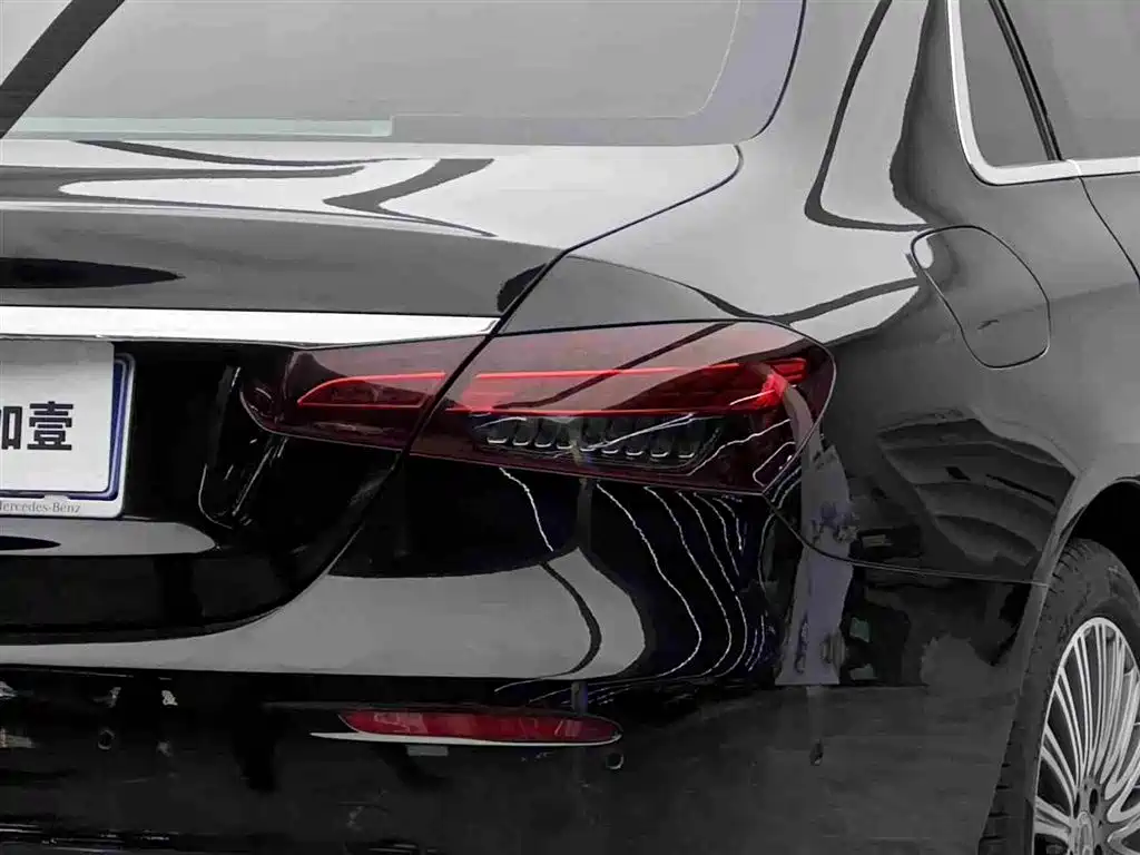 Mercedes-Benz E-Class 2023 — фото 18