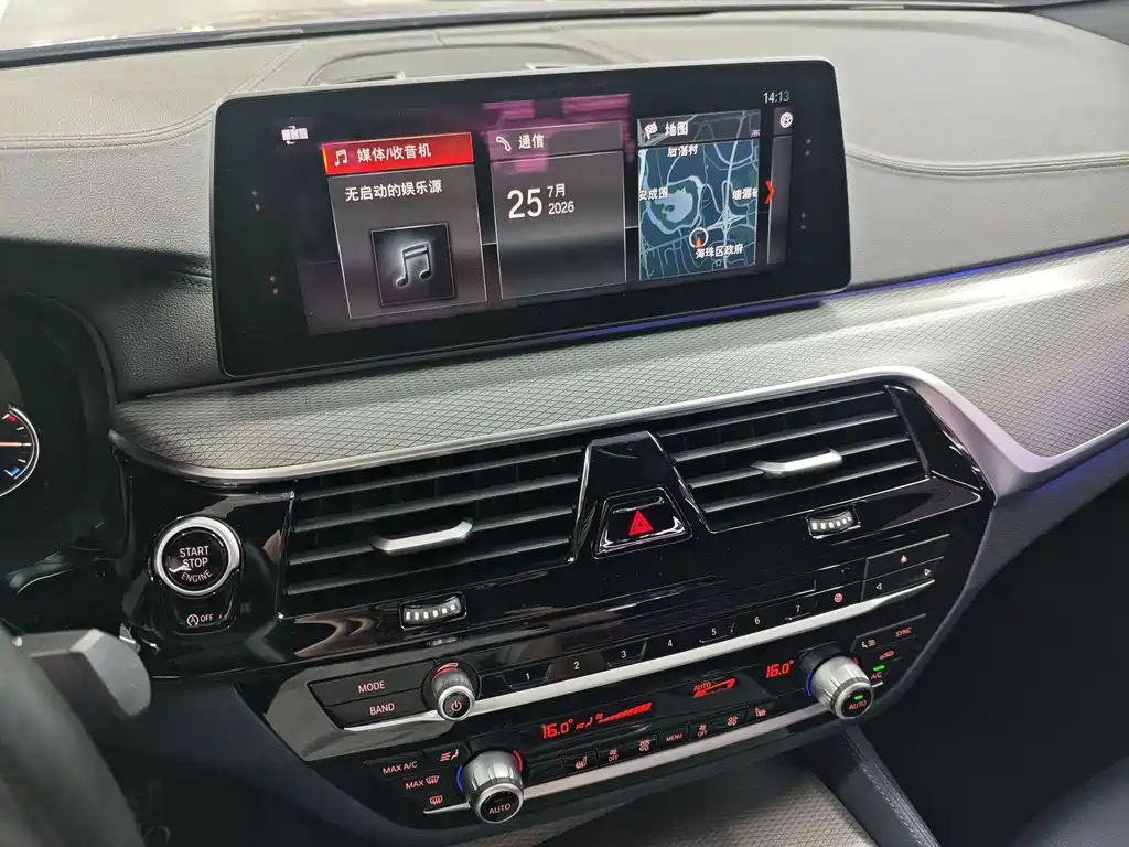 BMW 5 Series 2018 — фото 18