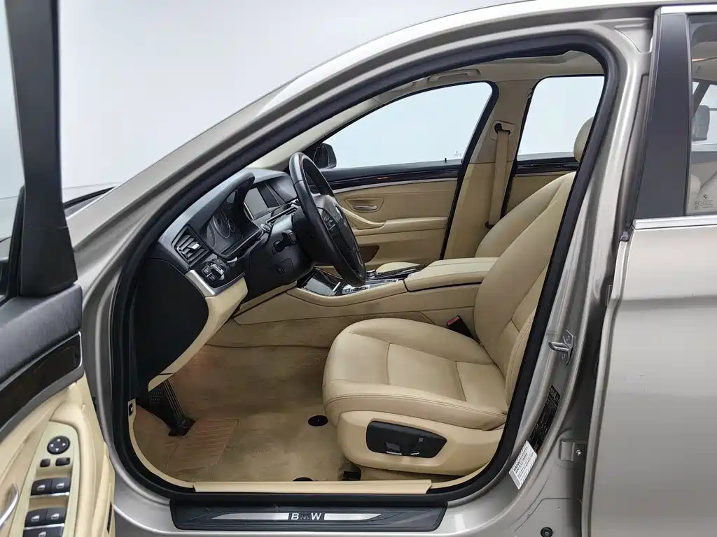 BMW 5 Series 2014 — фото 10
