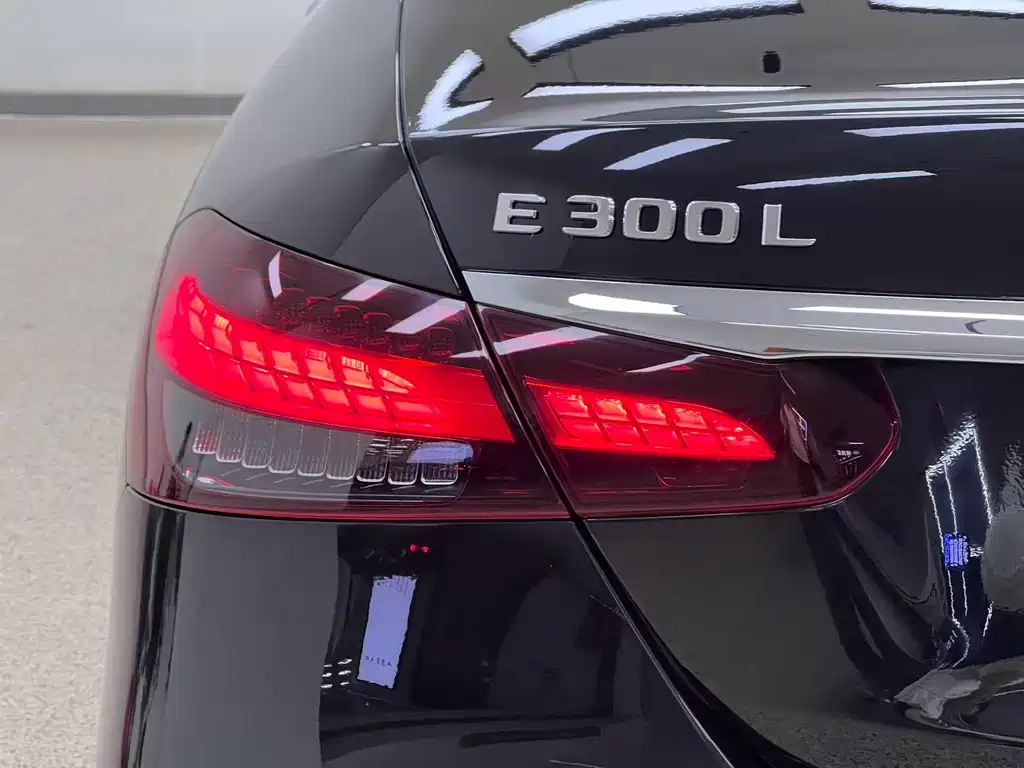 Mercedes-Benz E-Class 2022 — фото 11