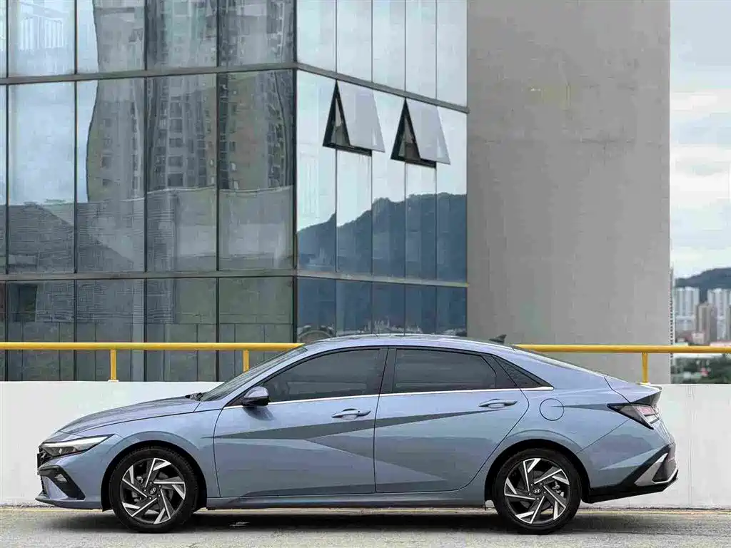 Hyundai Elantra 2024 — фото 8