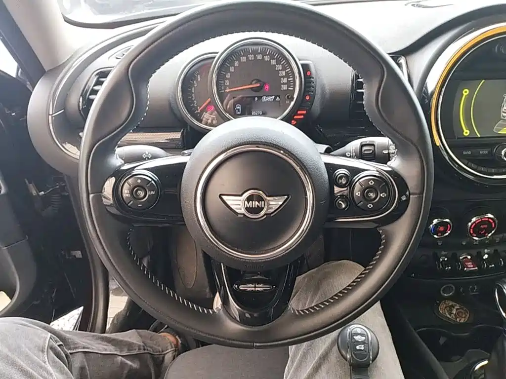 MINI Clubman 2017 — фото 11