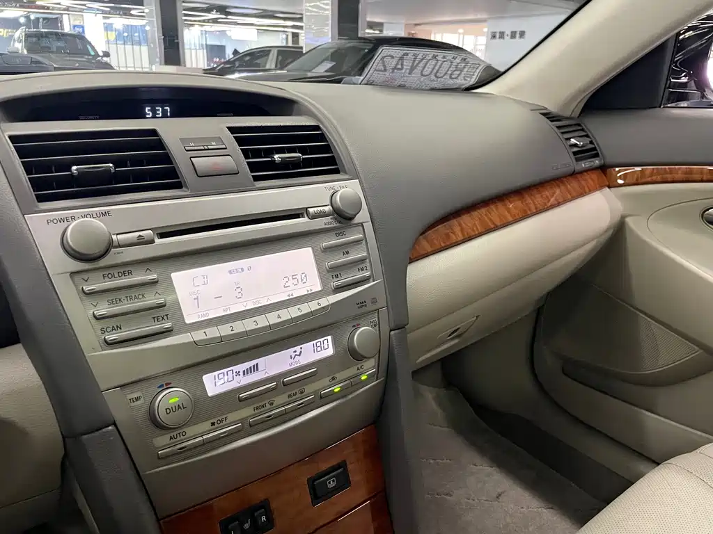 Toyota Camry 2008 — фото 19