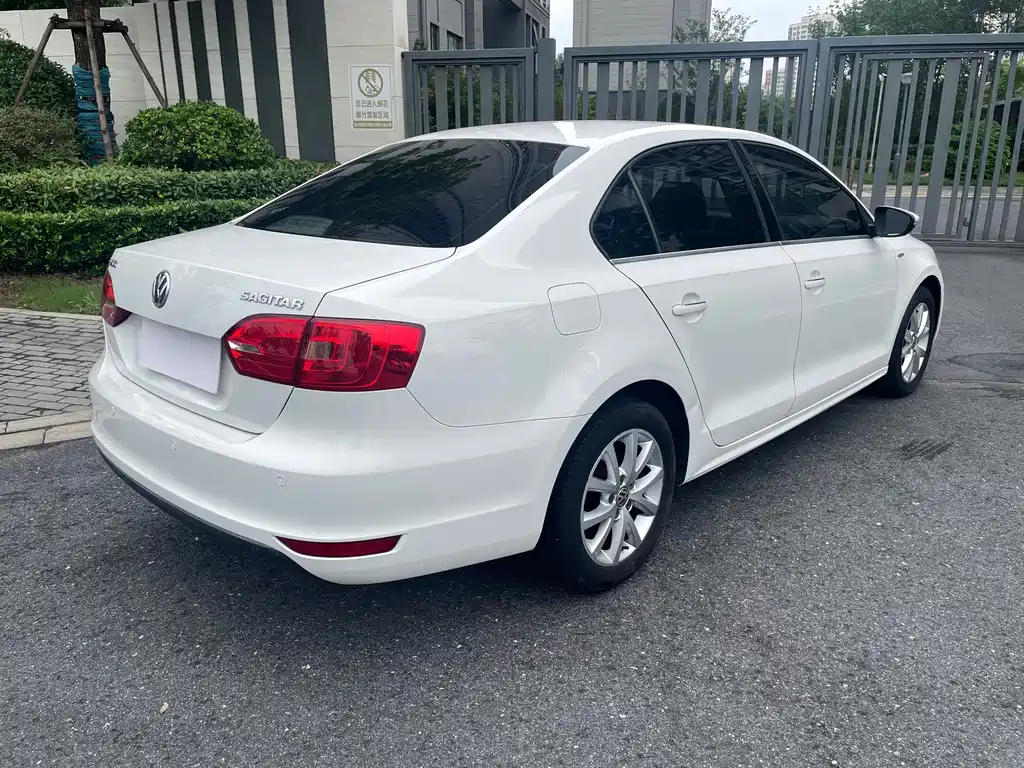 Volkswagen Sagitar 2013
