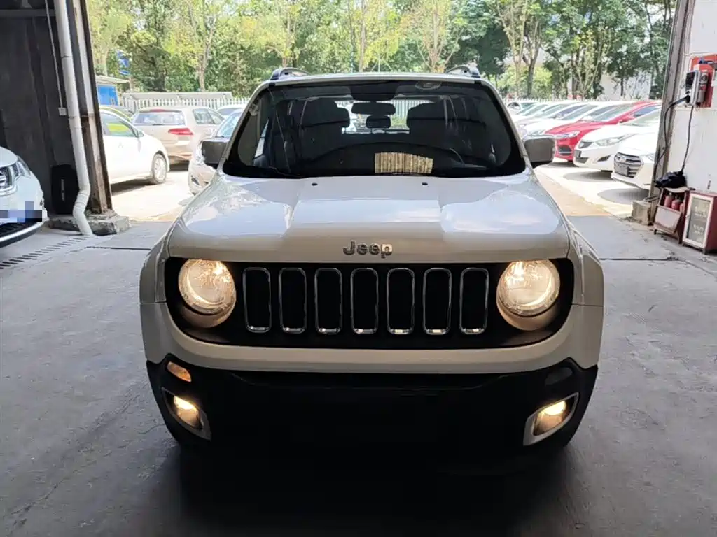 Jeep Renegade 2017 — фото 3