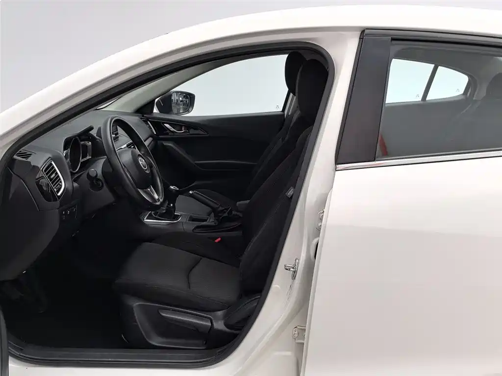 Mazda 3 Axela 2016 — фото 10