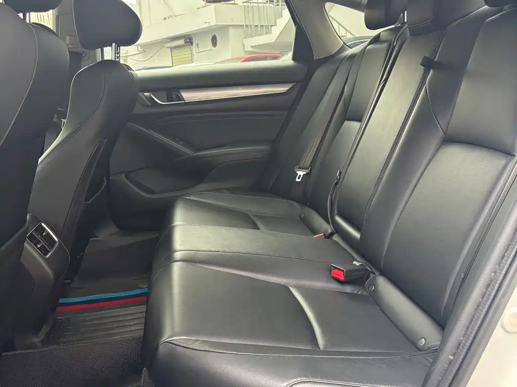 Honda Accord 2020 — фото 10