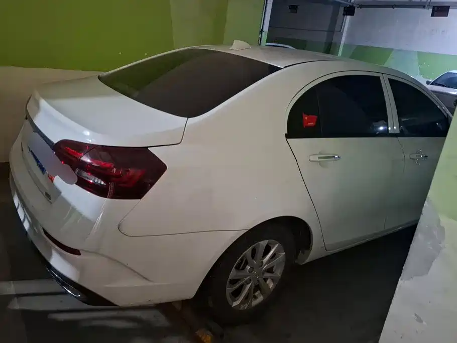 Geely Emgrand 2022
