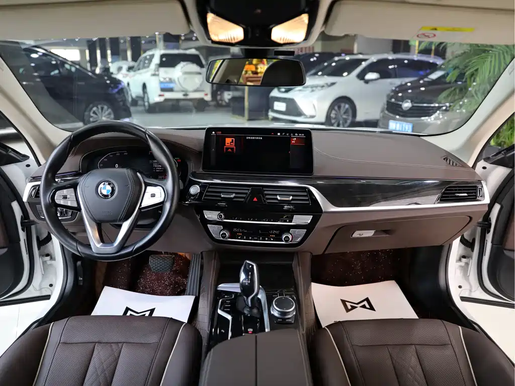 BMW 5 Series 2022 — фото 11