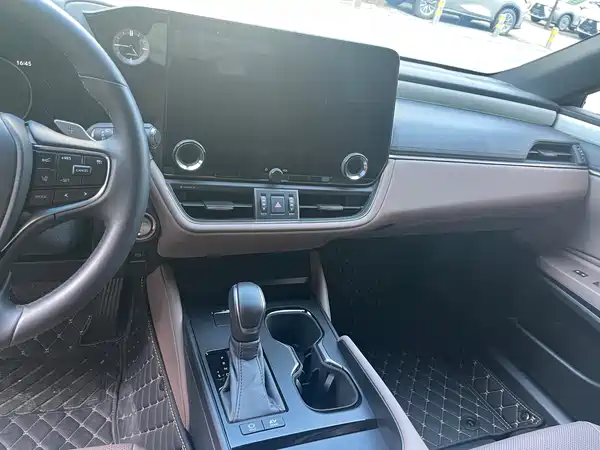 Lexus ES 2025