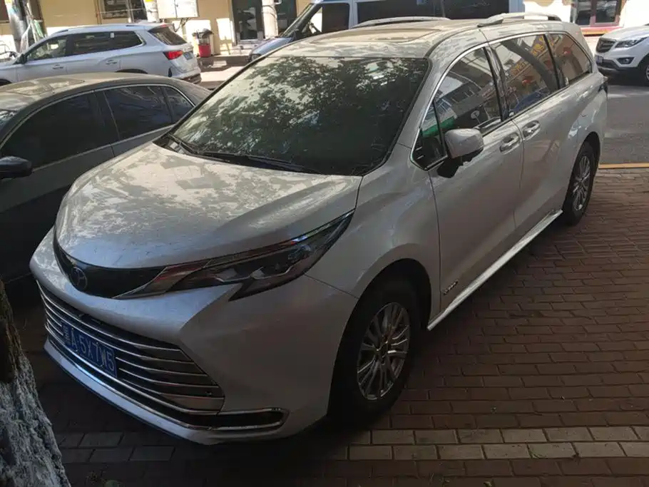 Toyota Sienna 2023