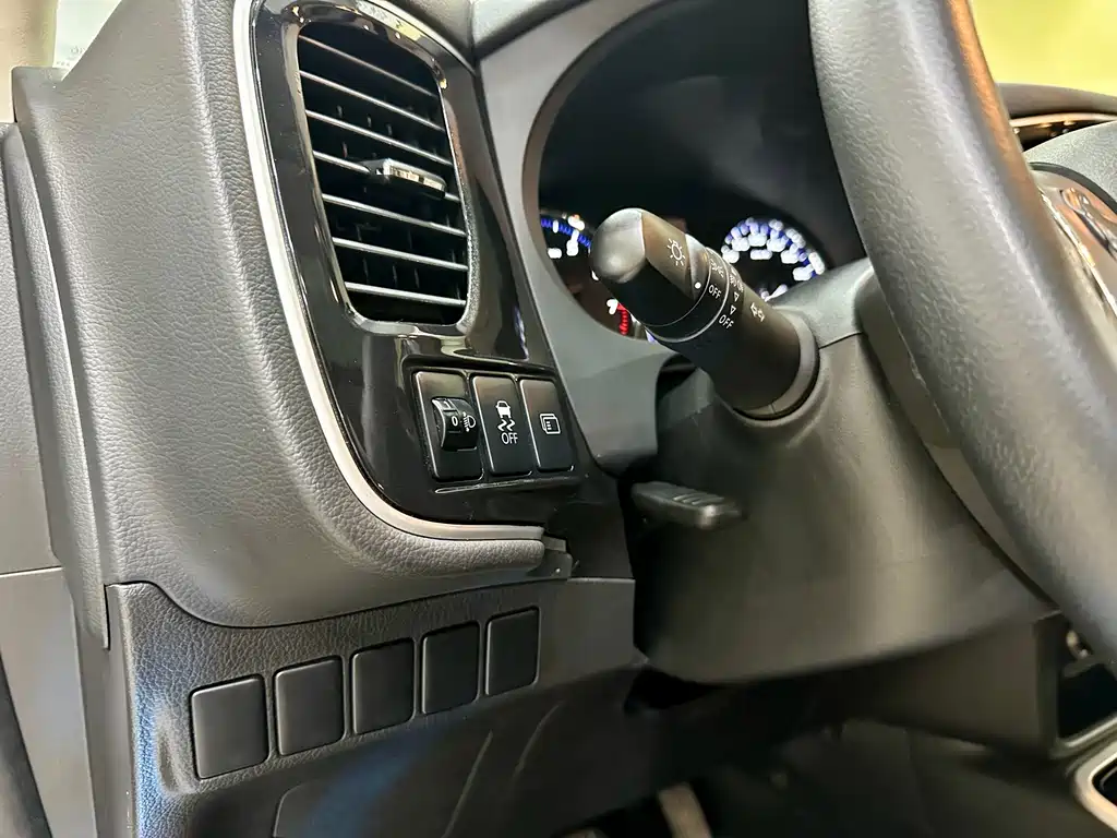 Mitsubishi Outlander 2020 — фото 17