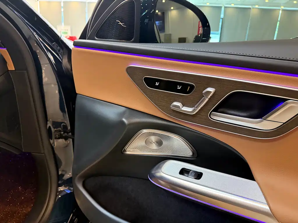 Mercedes-Benz E-Class 2025 — фото 17