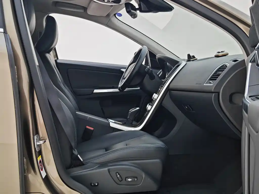 Volvo XC60 2017 — фото 10