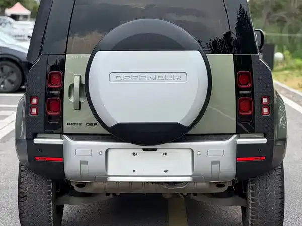 Land Rover Defender 2022