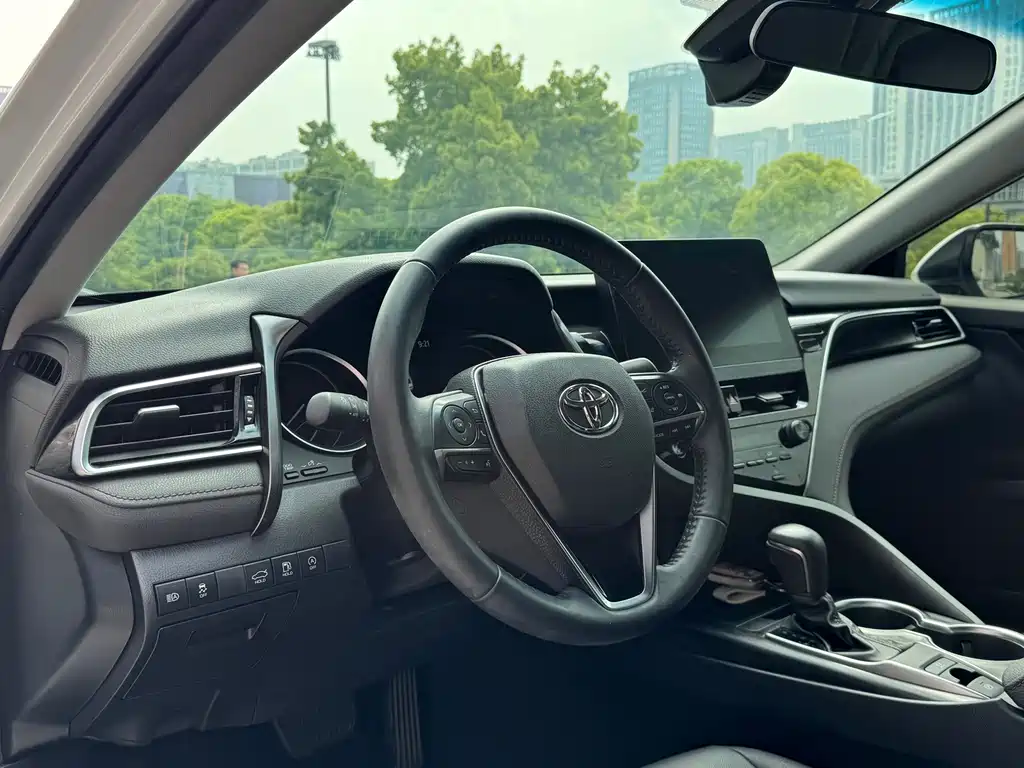 Toyota Camry 2022 — фото 11