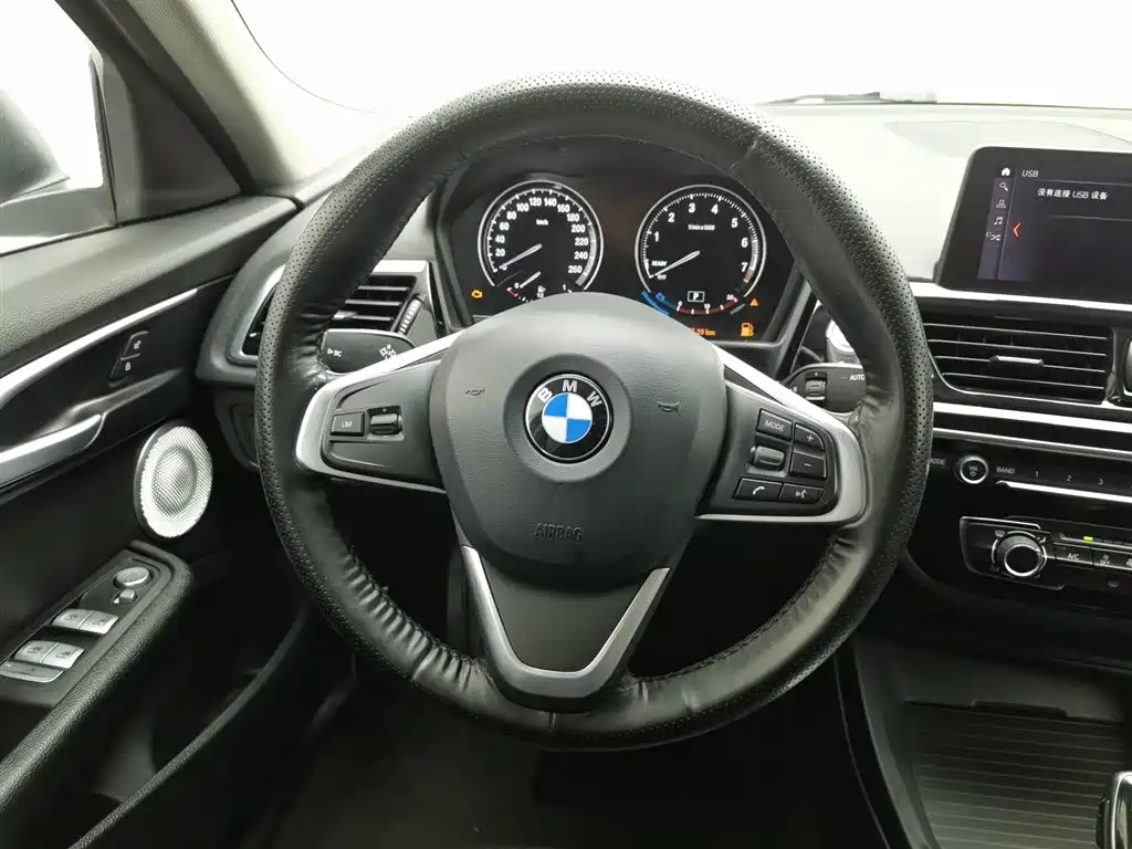 BMW 1 Series 2021 — фото 11