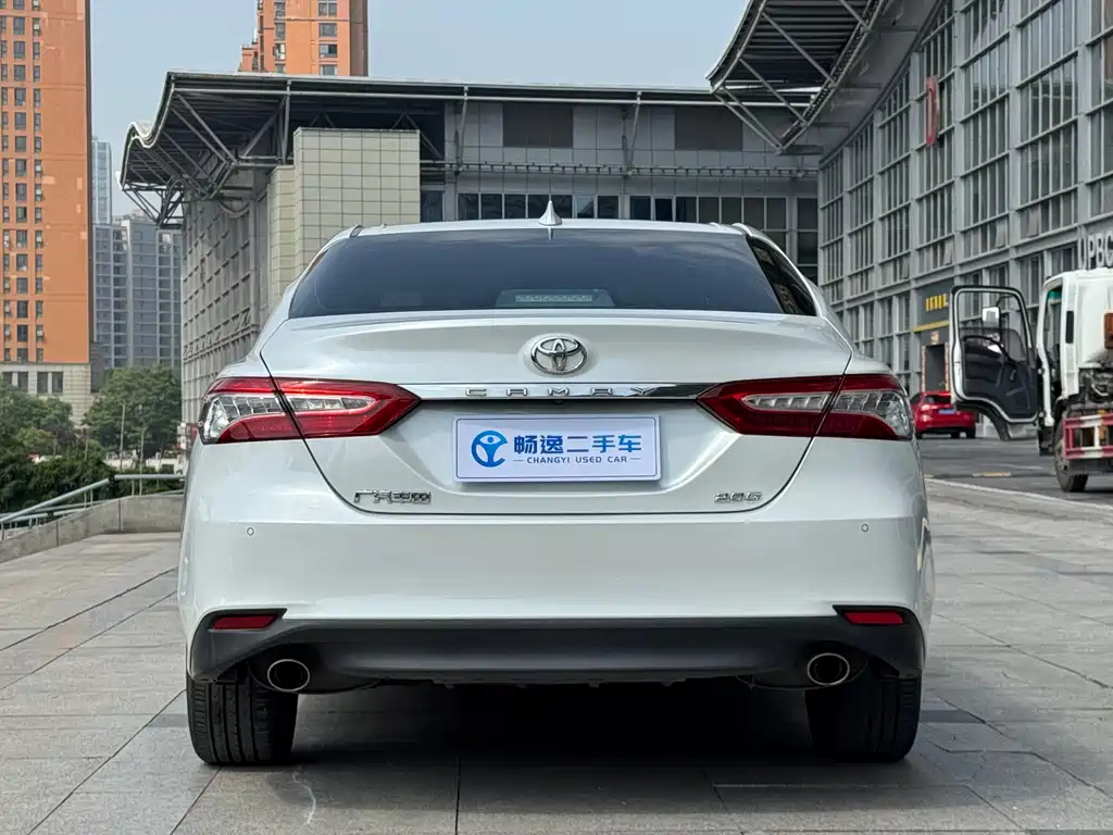 Toyota Camry 2022 — фото 4