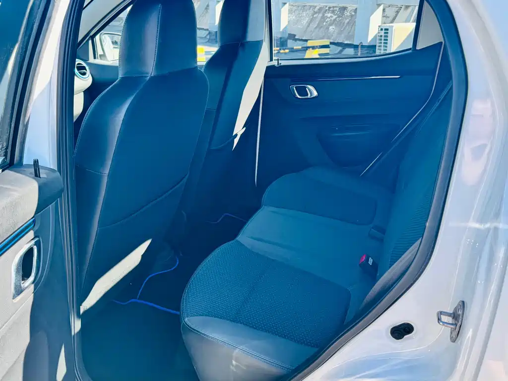 Renault Eno 2020 — фото 11
