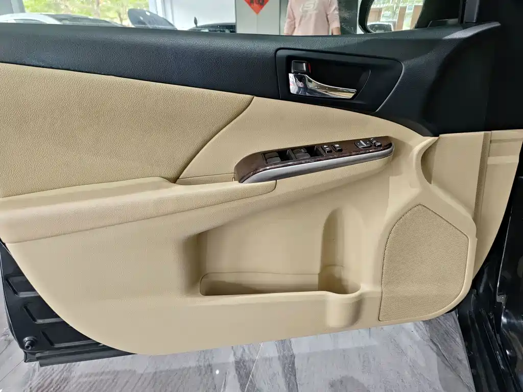 Toyota Camry 2015 — фото 7