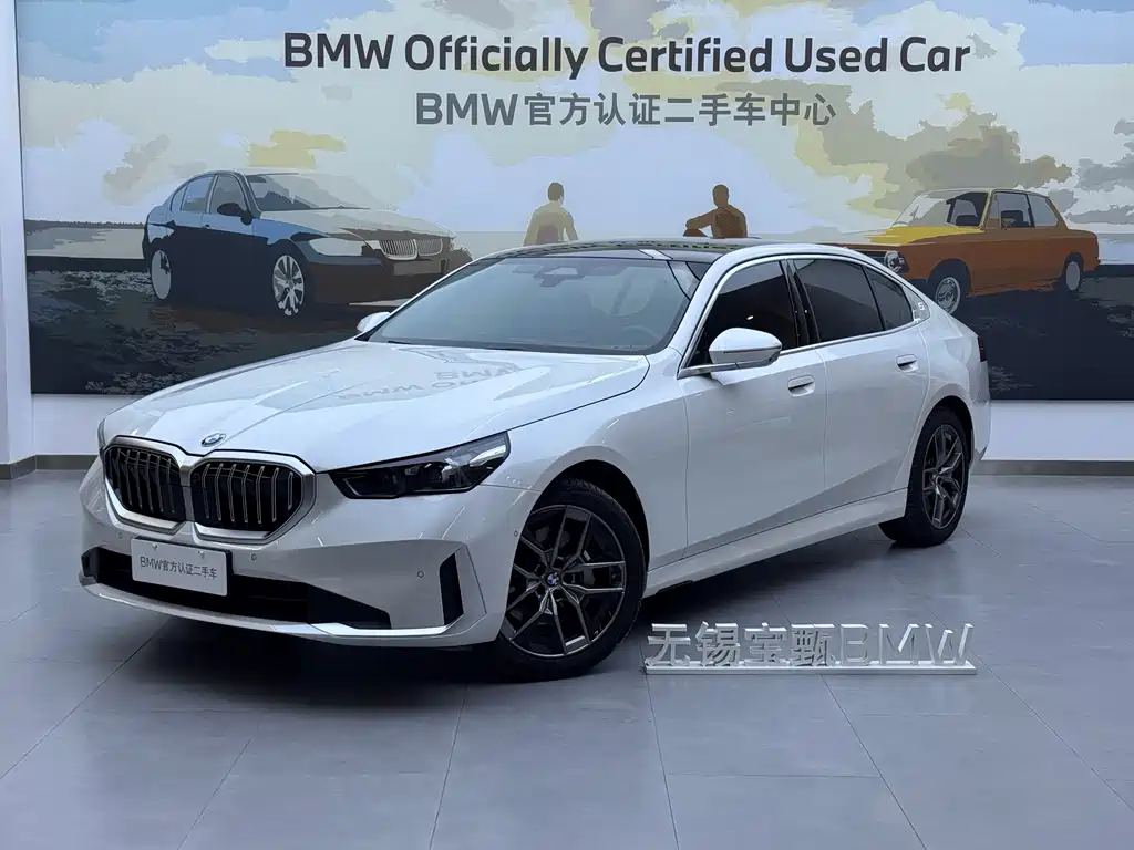 BMW 5 Series 2025 — фото 1
