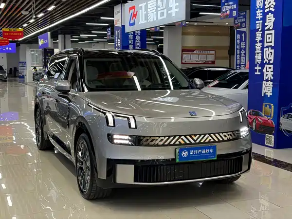 Lynk & Co 900 2025