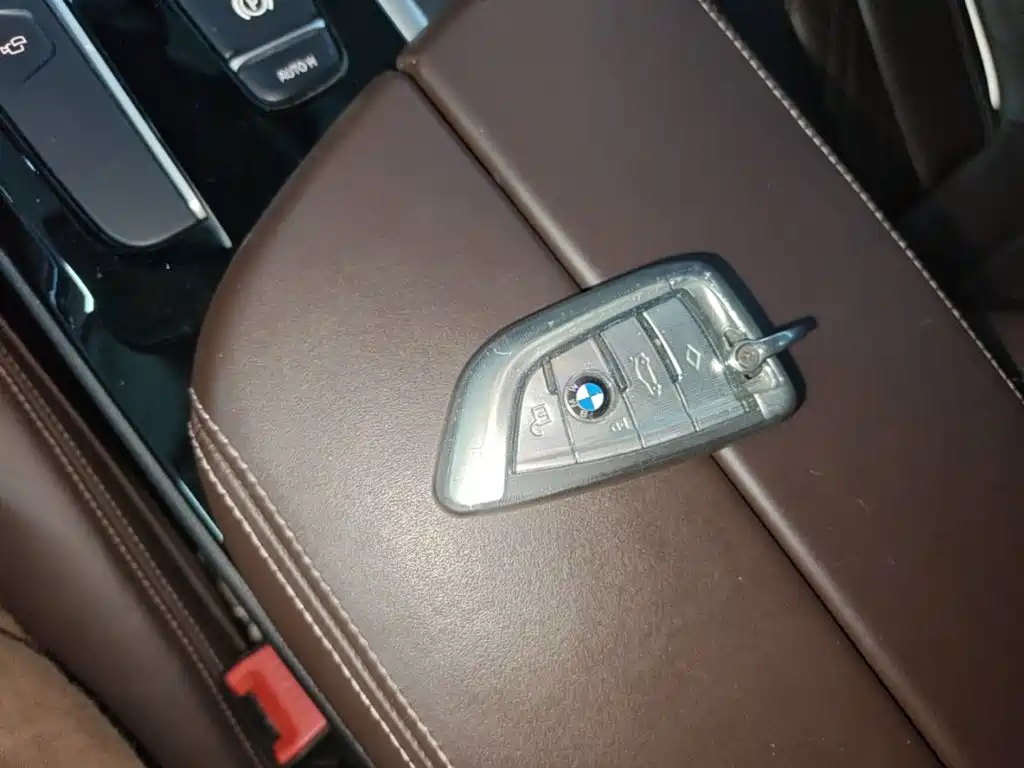 BMW 5 Series 2019 — фото 9