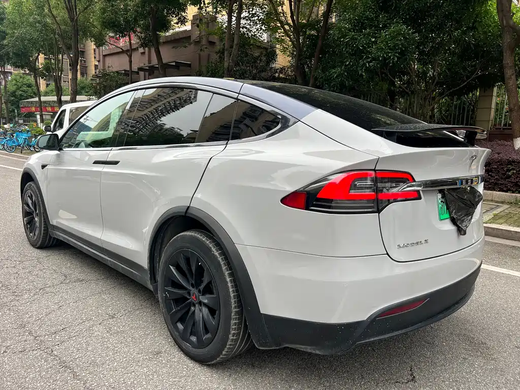Tesla Model X 2018 — фото 8